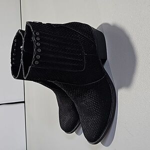 Blowfish black size 7 booties